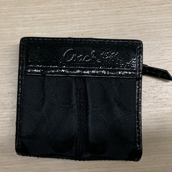 🌟 Pre-Owned Coach Signature Bi-Fold Wallet - Like New! 🌟 - Picture 4 of 10